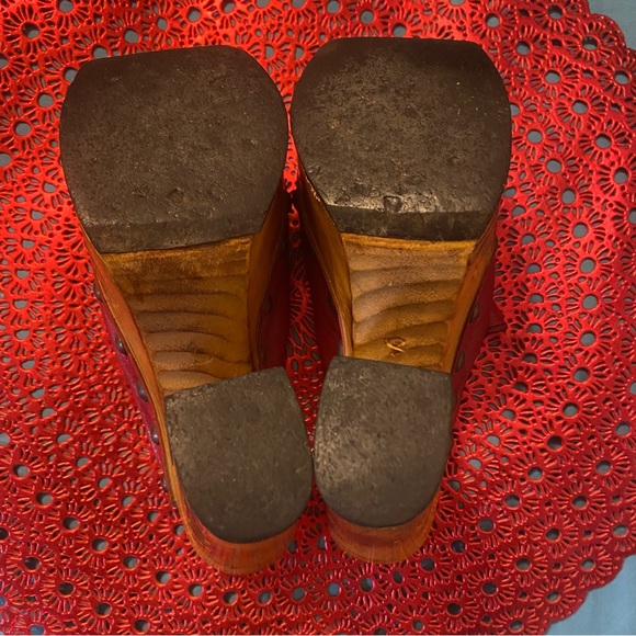 RELISTED  Vintage studded platform clogs - Picture 9 of 16